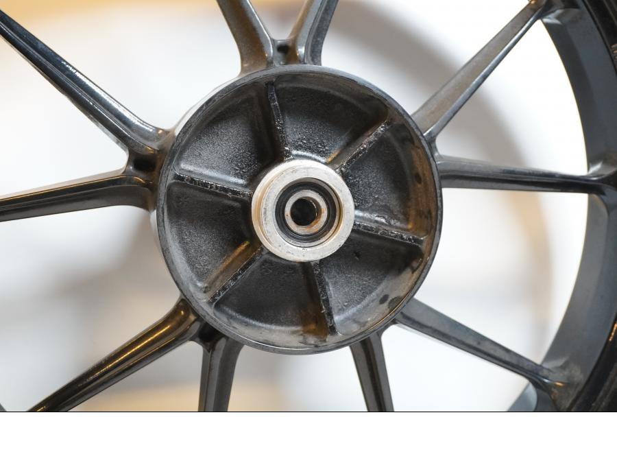 Extrabild2 på Fälg från en KTM 125 Duke -2017 motorcykel.