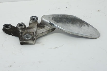 Höger sida på Fotpinnefäste från en Yamaha YZF 1000 R -1997 motorcykel.