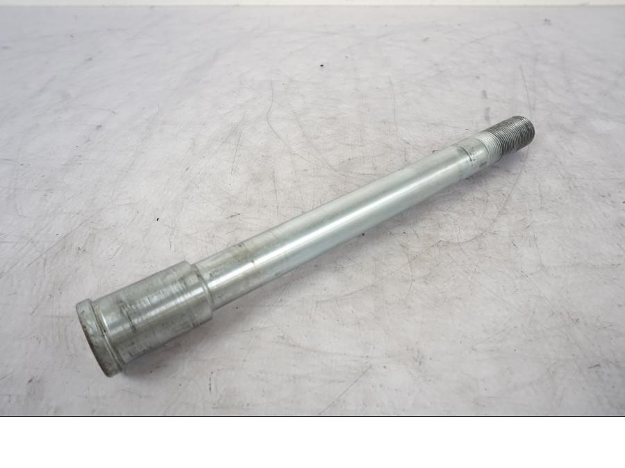 Framsidan på Axel från en Kawasaki ER-6N -2008 motorcykel.