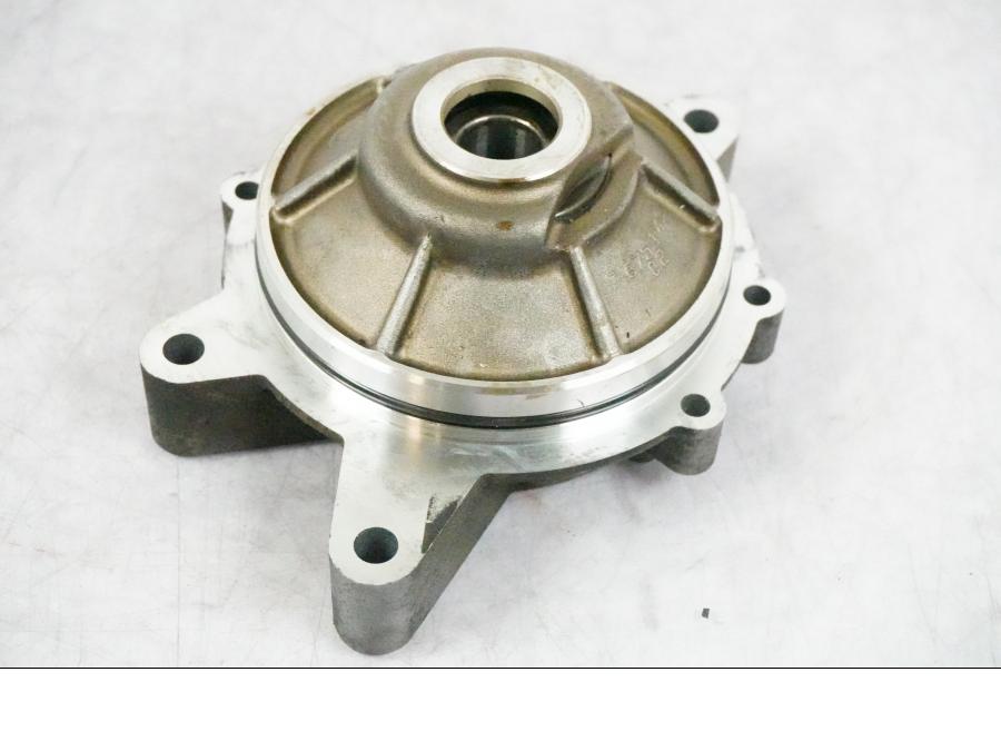 Baksidan på Generator från en BMW K 1200 S -2005 motorcykel.