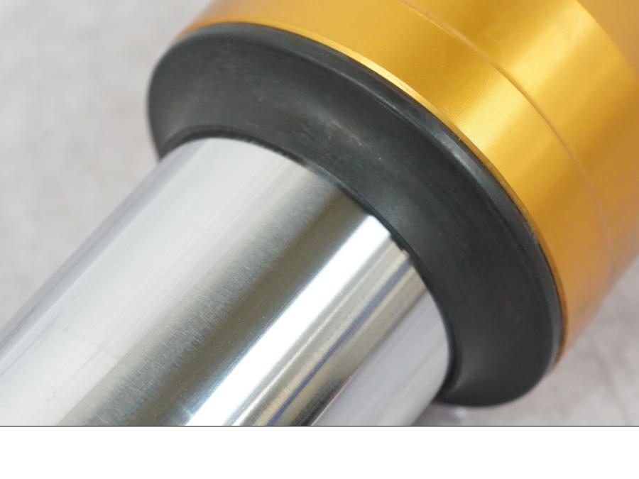 Snett uppifrån på Gaffelben från en Yamaha MT-09 -2016 motorcykel.