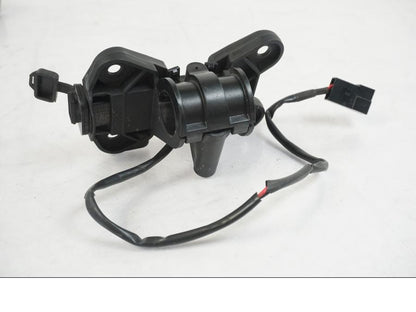 Framsidan på Instrumentpanelsfäste från en KTM 1290 Super Duke R -2022 motorcykel.