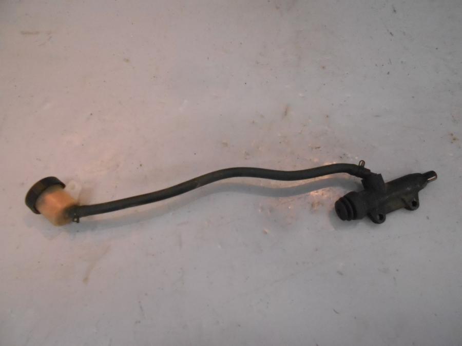 Baksidan på Bromshuvudcylinder från en Ducati Multistrada 1200 -2012 motorcykel.