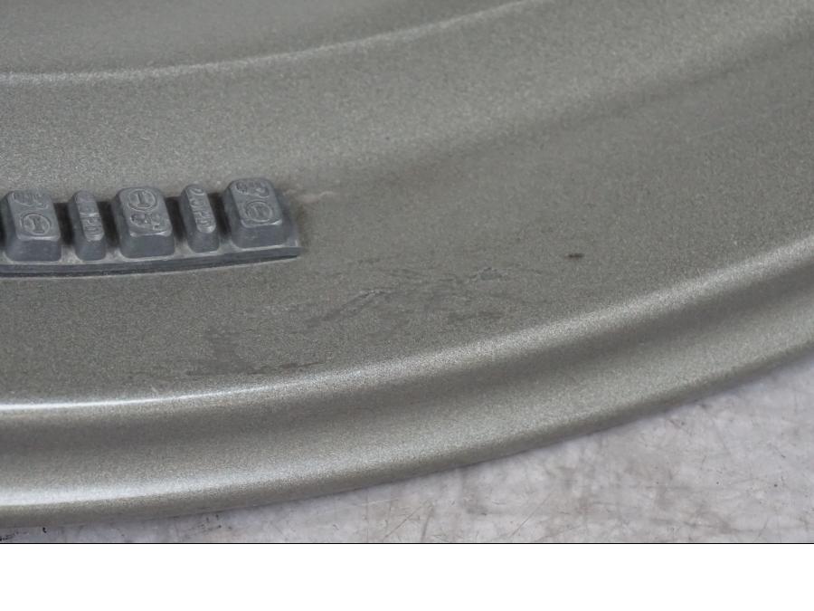 Snett uppifrån på Fälg från en BMW K 1600 GTL -2015 motorcykel.