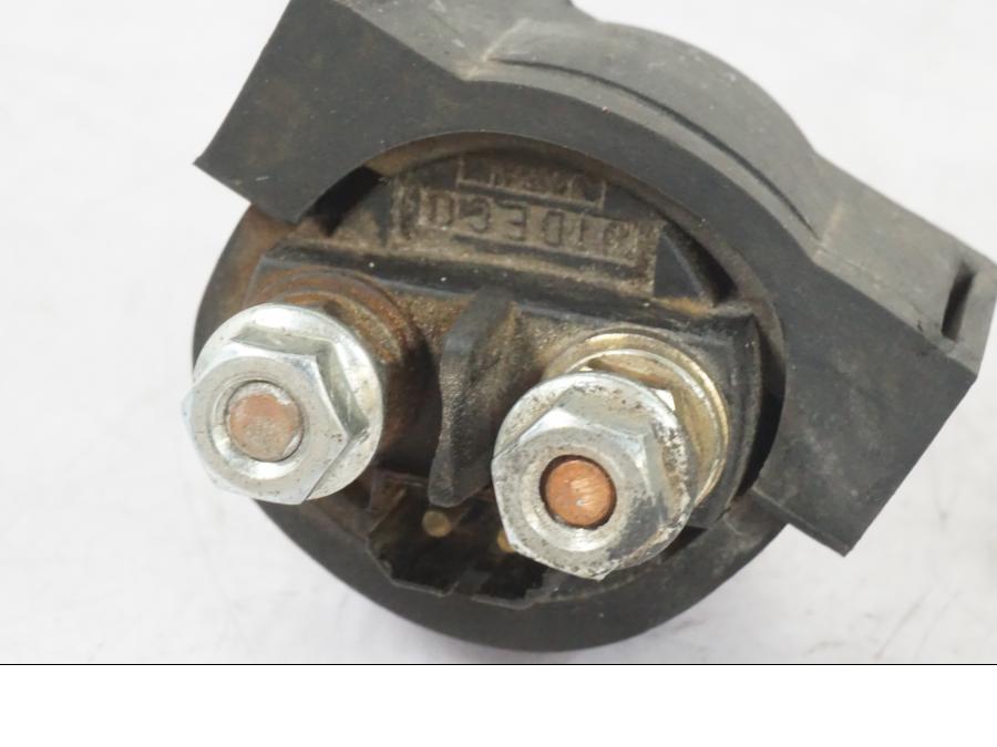 Baksidan på Startrelä från en Kawasaki KL 650A -1987 motorcykel.