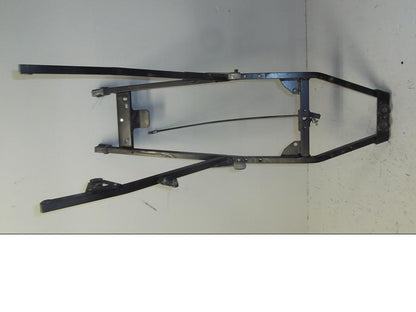 Vänster sida på Bakram från en KTM 640 Duke -2002 motorcykel.