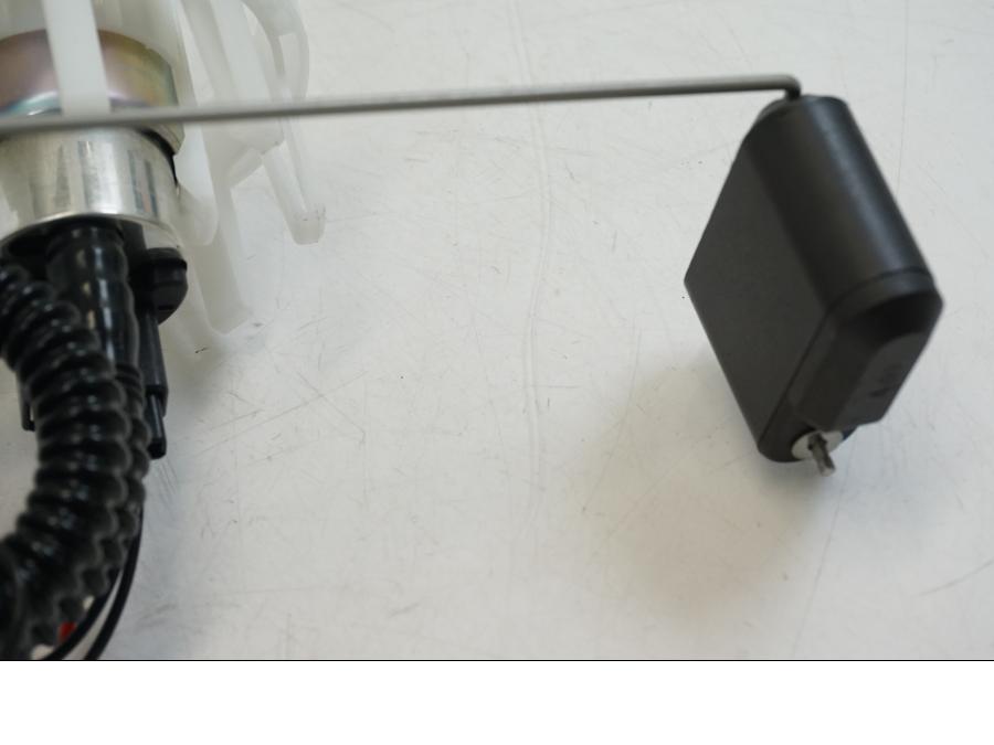 Vänster sida på Bensinpump insprut från en BMW R 1250 GS -2019 motorcykel.