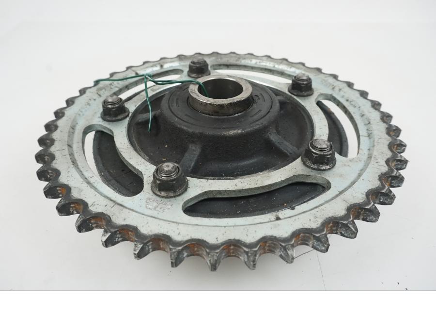 Snett uppifrån på Drevfäste från en Suzuki GSX-R 1000 -2007 motorcykel.