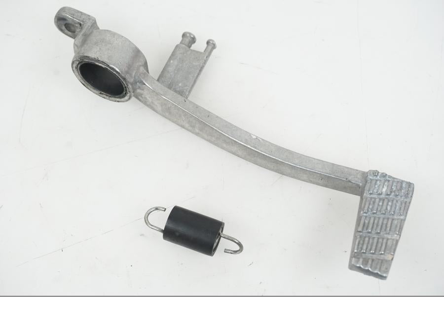 Framsidan på Bromspedal från en Suzuki GSX-R 750 -2009 motorcykel.