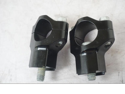 Baksidan på Styrfäste från en KTM 1290 Super Adventure S -2022 motorcykel.