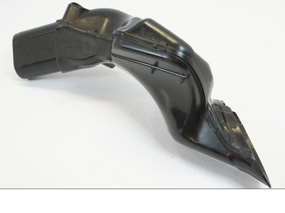 Snett uppifrån på Luftrör från en Suzuki GSX 1300 R -2008 motorcykel.