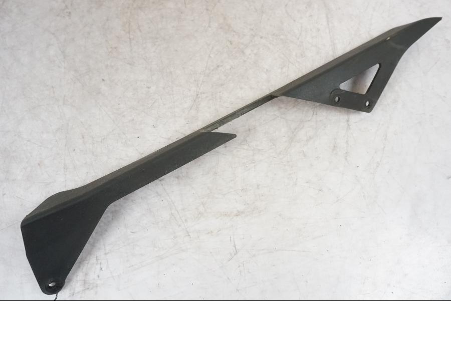 Framsidan på Kedjeskydd från en Triumph Tiger -2009 motorcykel.