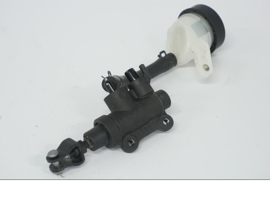 Baksidan på Bromshuvudcylinder från en BMW R 1250 GS -2022 motorcykel.