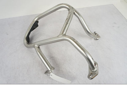 Framsidan på Motorskyddsbåge från en BMW R 1250 GS -2023 motorcykel.