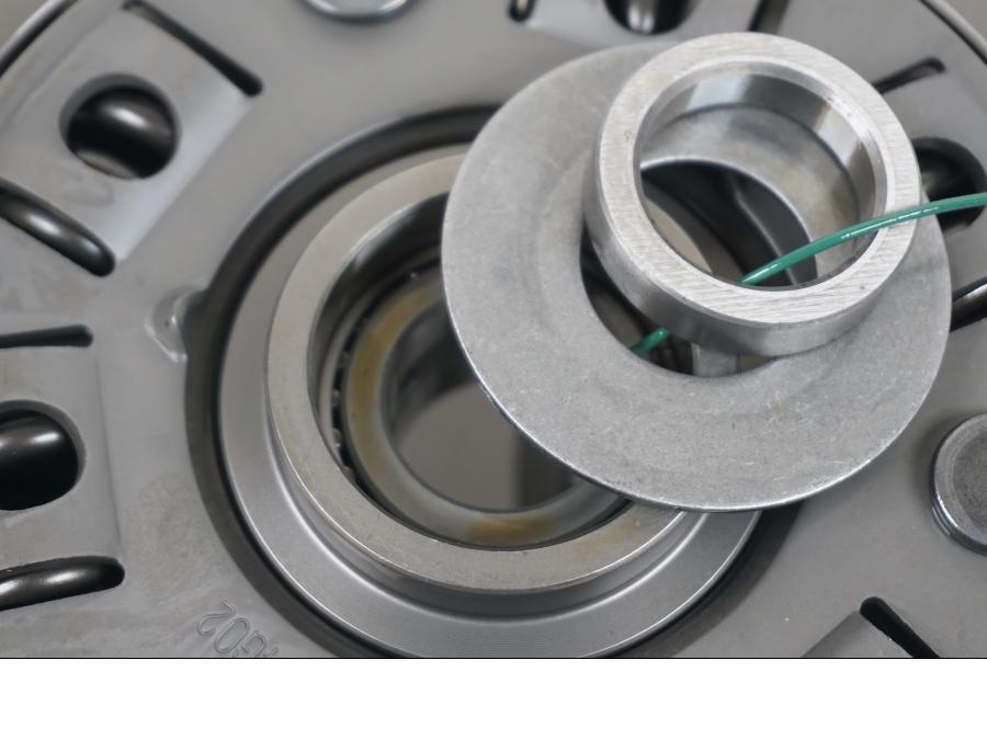 Vänster sida på Kopplingskorg från en BMW F 850 GS -2019 motorcykel.