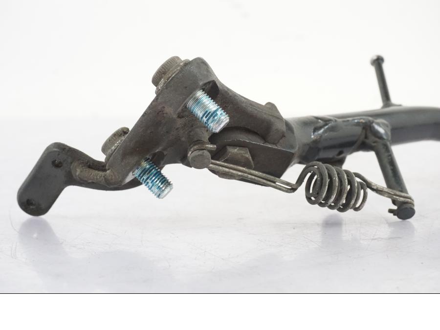Vänster sida på Sidostöd från en Suzuki GSX-R 750 -2006 motorcykel.