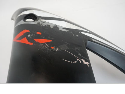 Baksidan på Sidkåpa från en Yamaha YZF 1000 R1 -2002 motorcykel.