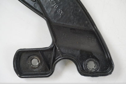 Extrabild1 på Fotpinnehälskydd från en Aprilia RS 125 -2008 motorcykel.