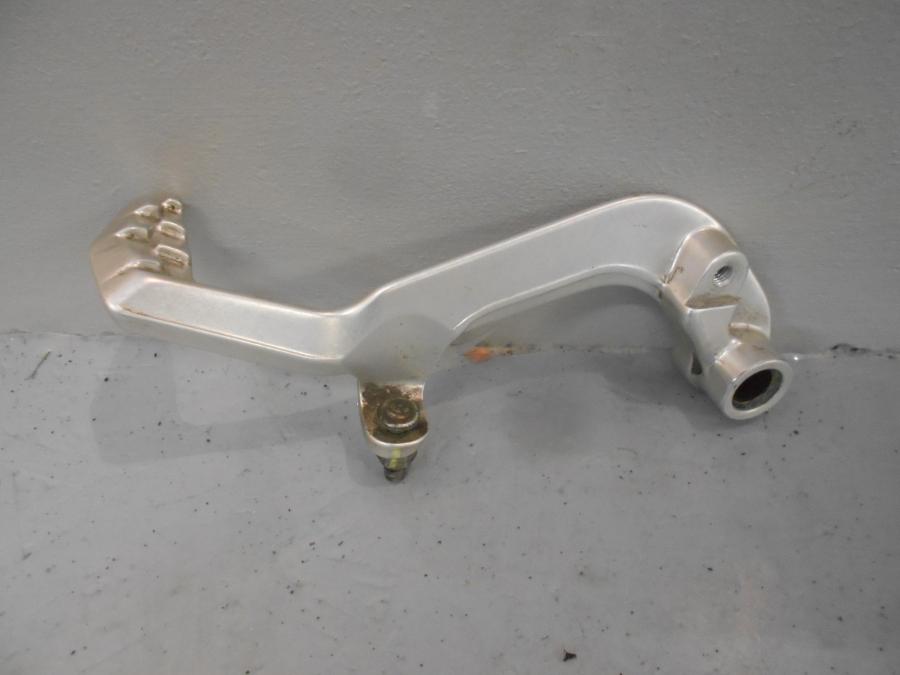 Höger sida på Bromspedal från en Ducati Multistrada 1200 -2012 motorcykel.