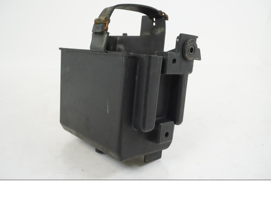 Snett uppifrån på Batterihållare från en Yamaha FZR 1000 -1990 motorcykel.