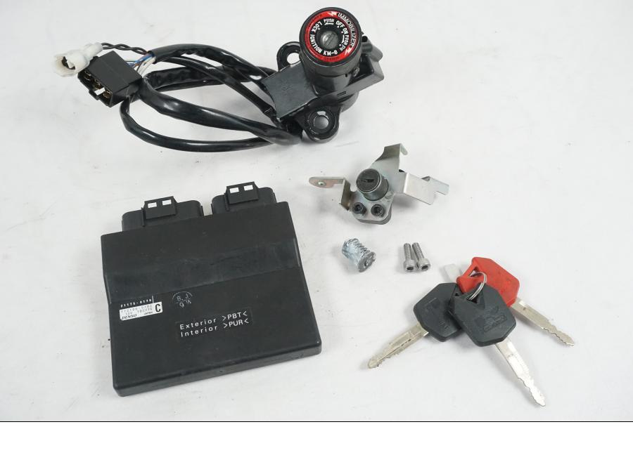 Framsidan på Låssats från en Kawasaki Z 1000 -2008 motorcykel.