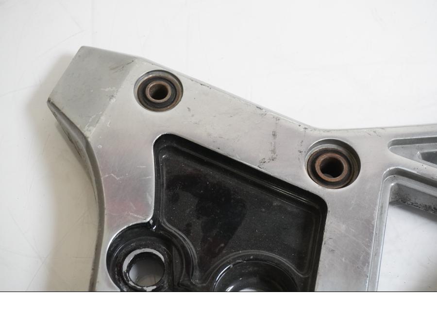 Höger sida på Fotpinnefäste från en Yamaha FJ 1200 -1989 motorcykel.