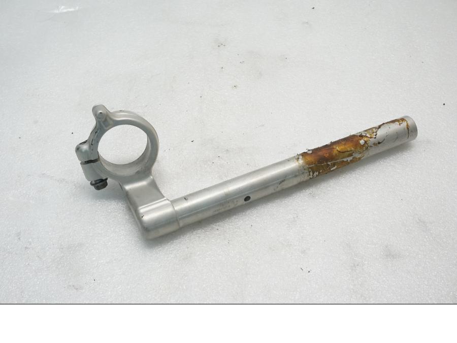 Framsidan på Styre från en Suzuki SV 650 -2006 motorcykel.