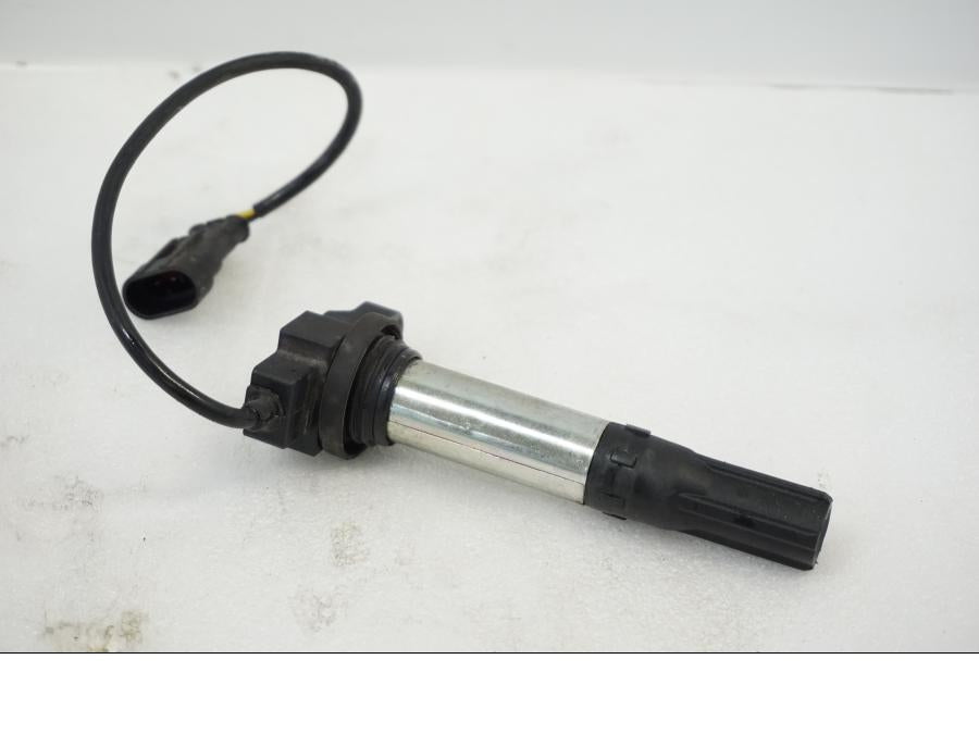 Framsidan på Tändspole från en Aprilia RSV 1000 -2010 motorcykel.