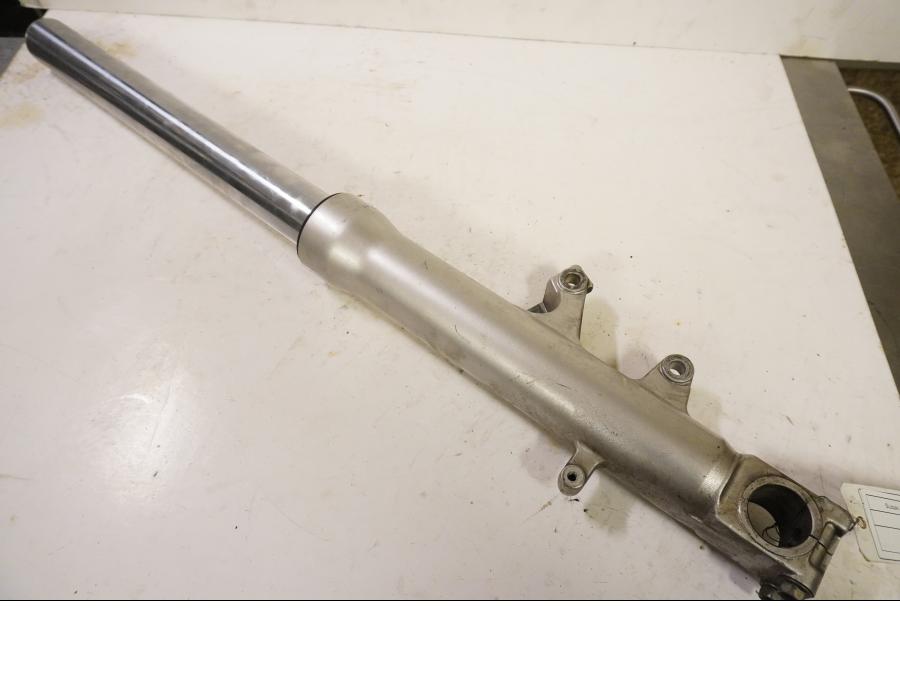 Framsidan på Gaffelben från en Suzuki GSX-R 600 -1997 motorcykel.