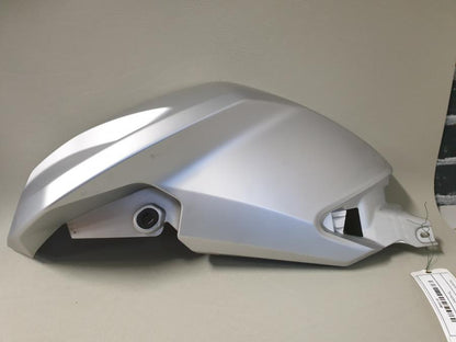 Framsidan på Bensintankskåpa från en Yamaha MT 125 -2017 motorcykel.