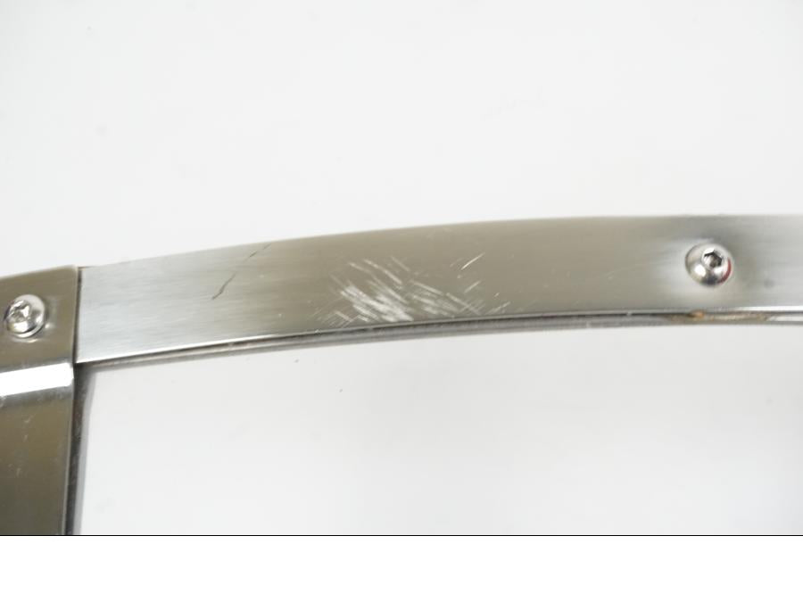 Snett uppifrån på Vindruta från en H-D Harley diverse -2010 motorcykel.