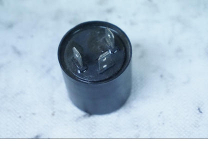 Framsidan på Blinkersrelä från en Honda XL 600 V -1994 motorcykel.