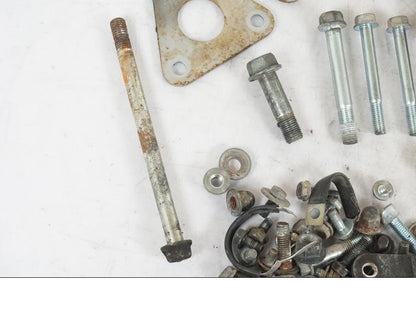 Snett nerifrån på Skruv / Mutter etc från en Kawasaki KL 650A -1987 motorcykel.