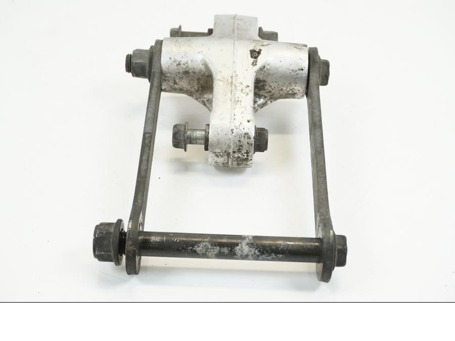 Höger sida på Stötdämparlänkage från en Suzuki VL 1500 -1999 motorcykel.