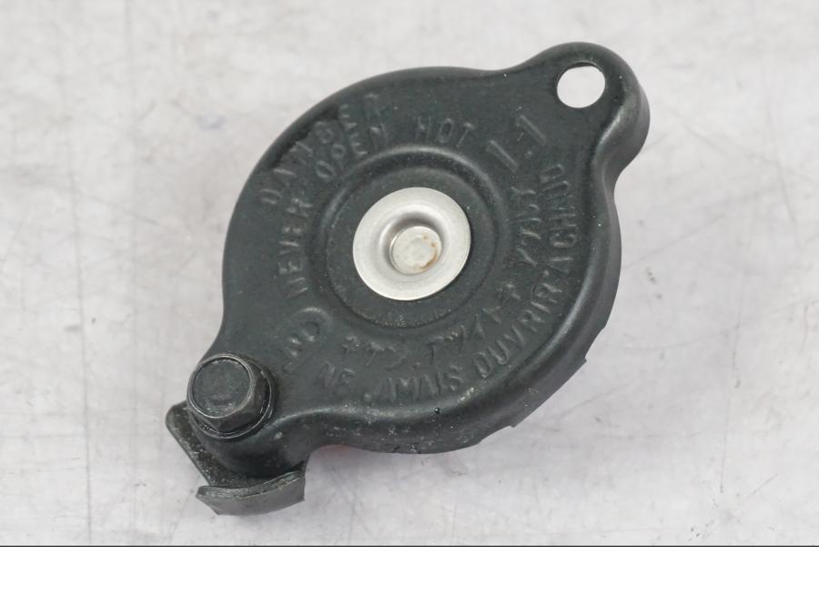 Framsidan på Vattenkyllock från en Yamaha MT-09 -2016 motorcykel.