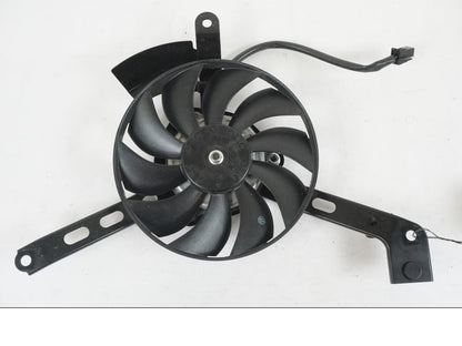 Framsidan på Vattenkylfläkt från en Yamaha MT-07 -2019 motorcykel.