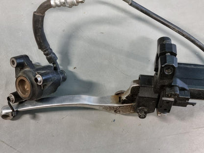 Höger sida på Kopplingsgrepp från en Yamaha XT 1200 Z -2011 motorcykel.