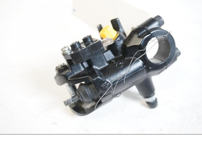 Baksidan på Bromshuvudcylinder från en Triumph Daytona 675 -2011 motorcykel.