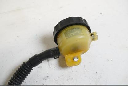 Höger sida på Bromshuvudcylinder från en Buell XB 12 -2006 motorcykel.