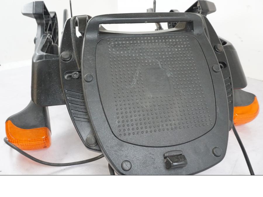 Baksidan på Sidoväskhållare från en Honda CBR 1000 F -1989 motorcykel.