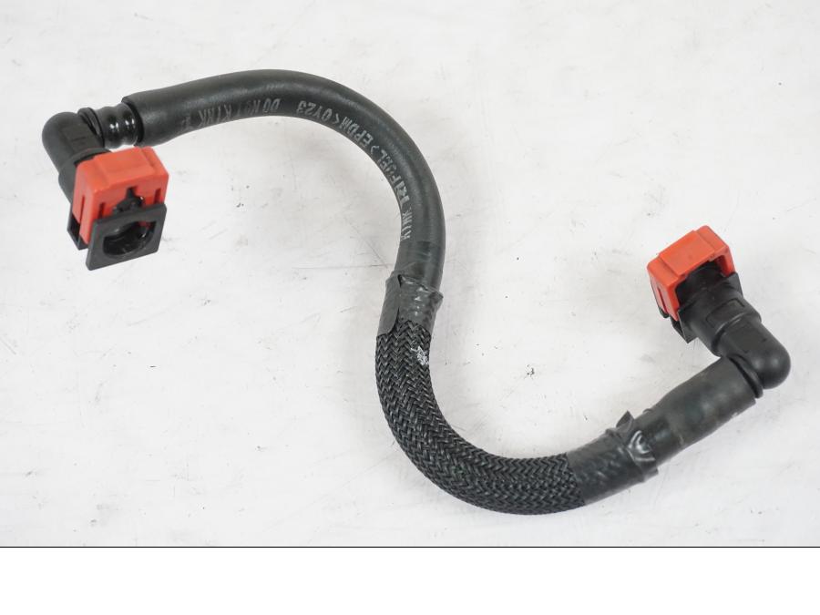 Vänster sida på Bensinledning från en Kawasaki ZX-6R -2011 motorcykel.