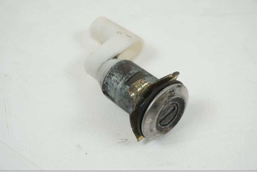 Höger sida på Låssats från en Honda CBR 125 R -2006 motorcykel.