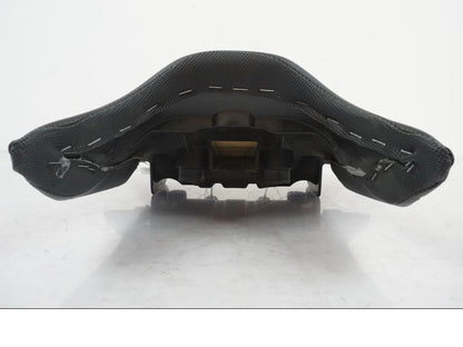 Snett nerifrån på Sadel från en Yamaha MT-07 -2019 motorcykel.