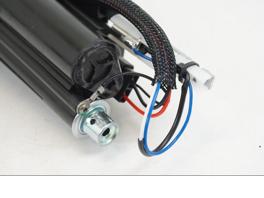 Baksidan på Bensinpump insprut från en Ducati Streetfighter V4 -2020 motorcykel.