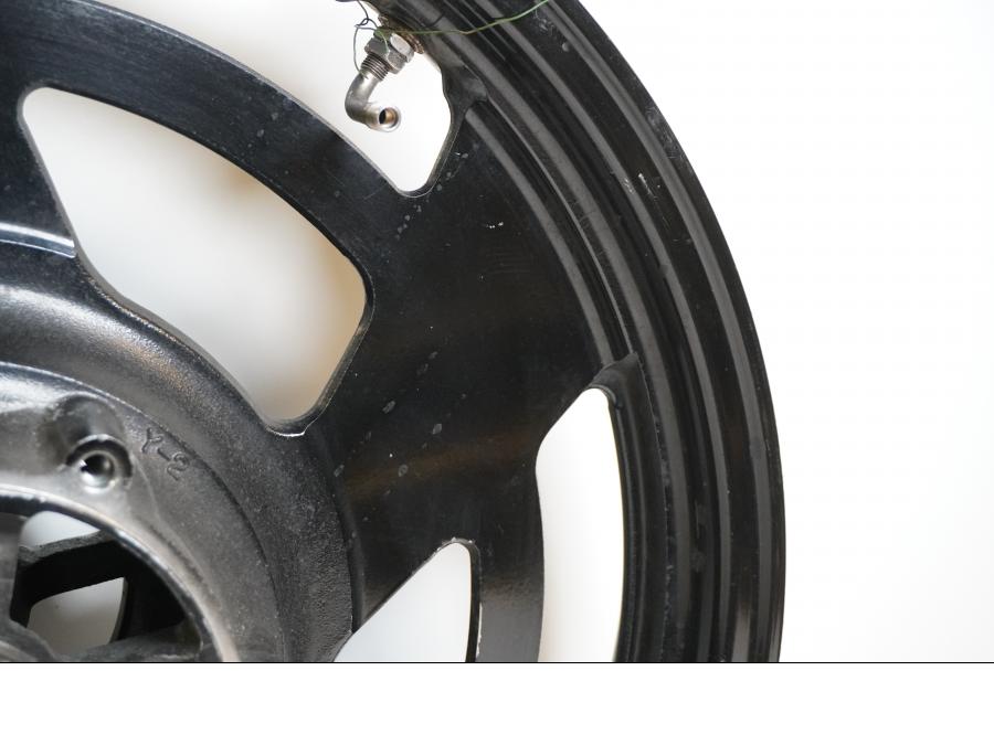 Snett uppifrån på Fälg från en Yamaha V-MAX 1200 -1997 motorcykel.