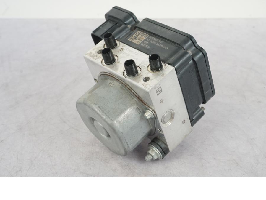 Höger sida på ABS Modulator från en KTM 1290 Super Adventure R -2018 motorcykel.