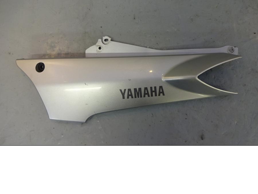 Framsidan på Sidopanel från en Yamaha FJR 1300 -2003 motorcykel.