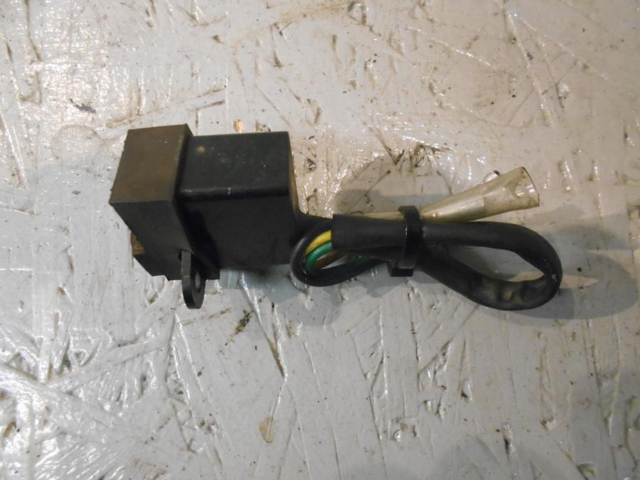 Framsidan på Relä från en Honda GL 500 -1982 motorcykel.