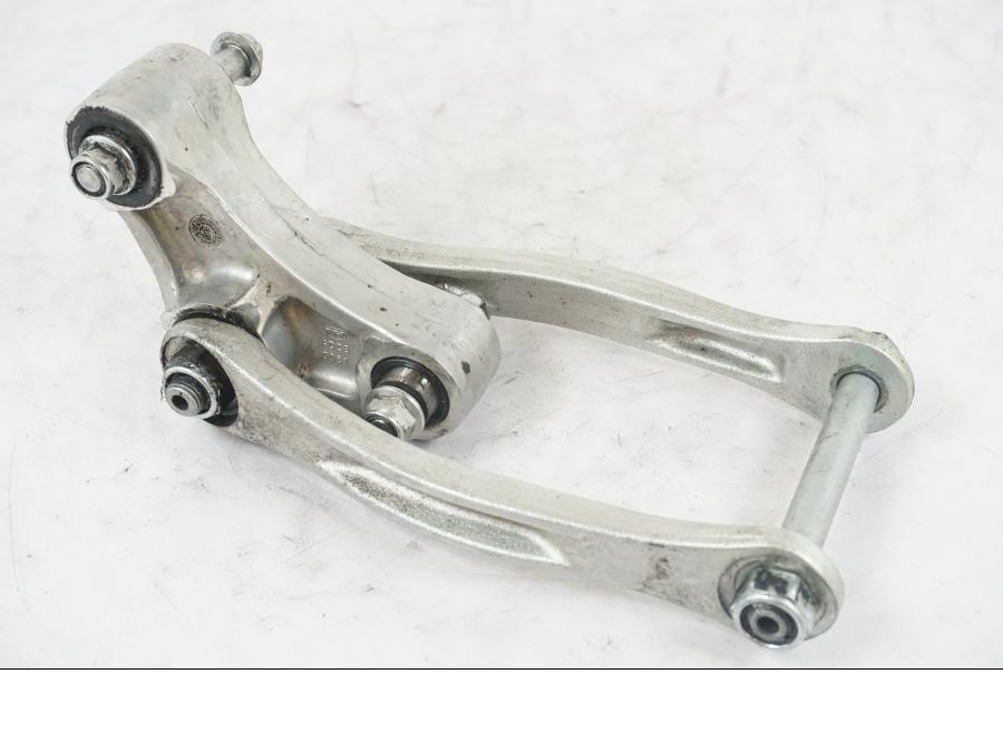 Höger sida på Stötdämparlänkage från en Kawasaki ZZ-R 1400 -2009 motorcykel.