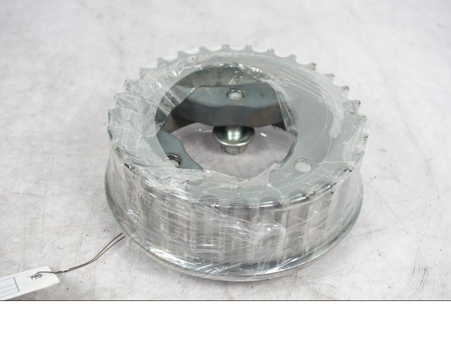 Framsidan på Remdrev från en H-D V-Rod 1130 -2005 motorcykel.